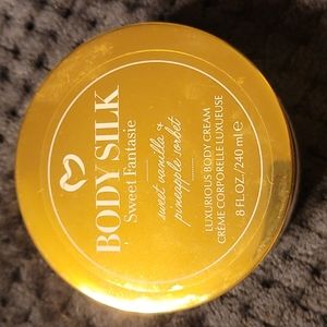 MaryKay Body Silk sweet vanilla and pineapple sorbet new